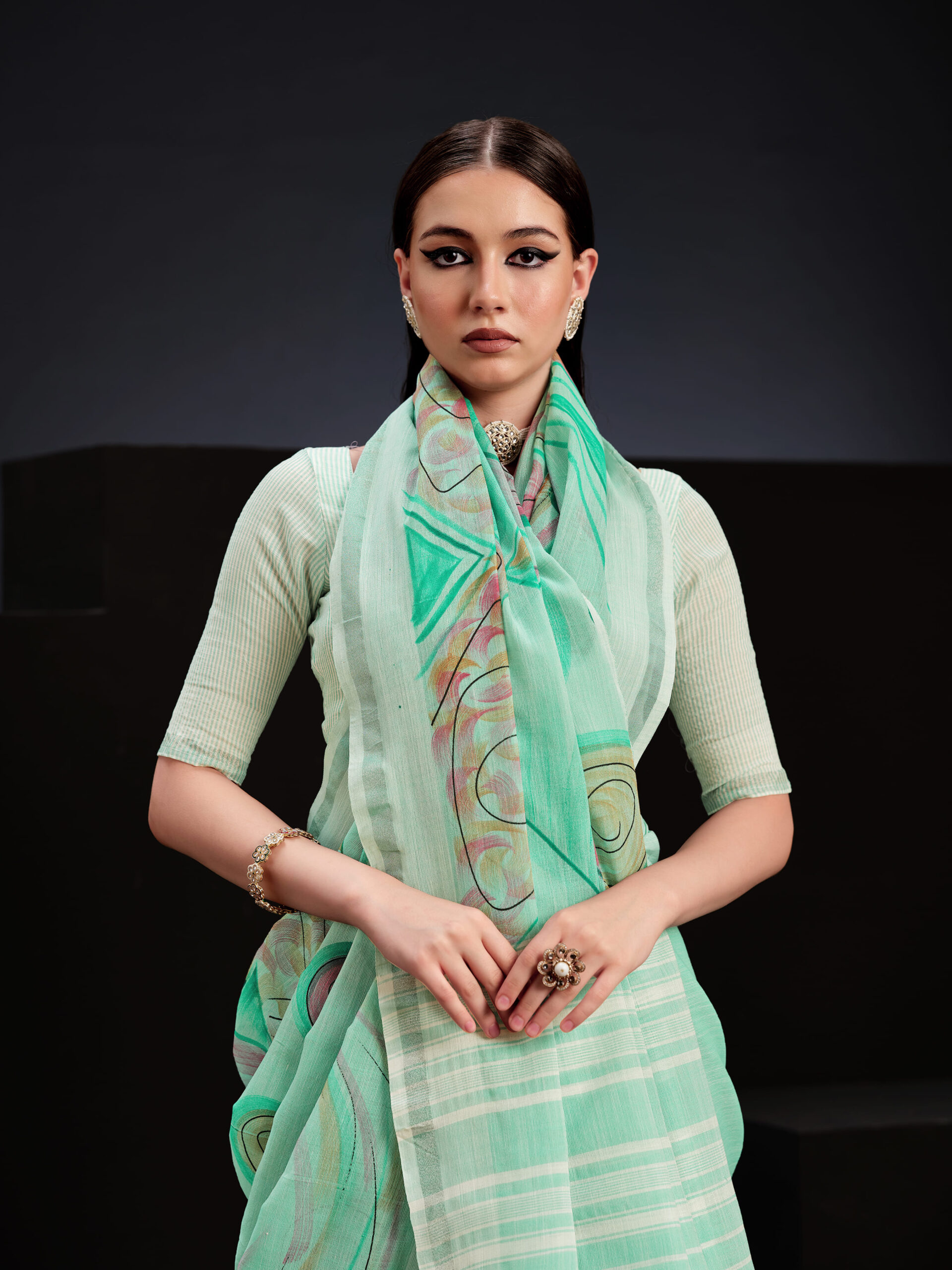 Blue Light Linen Saree with Hand Print & Simple Design – 