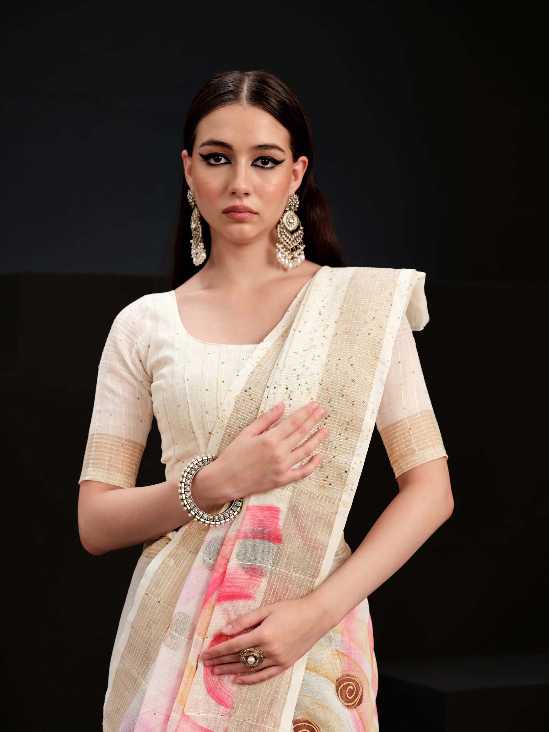 Bright White Linen Saree with Hand Print and Simple Design – 