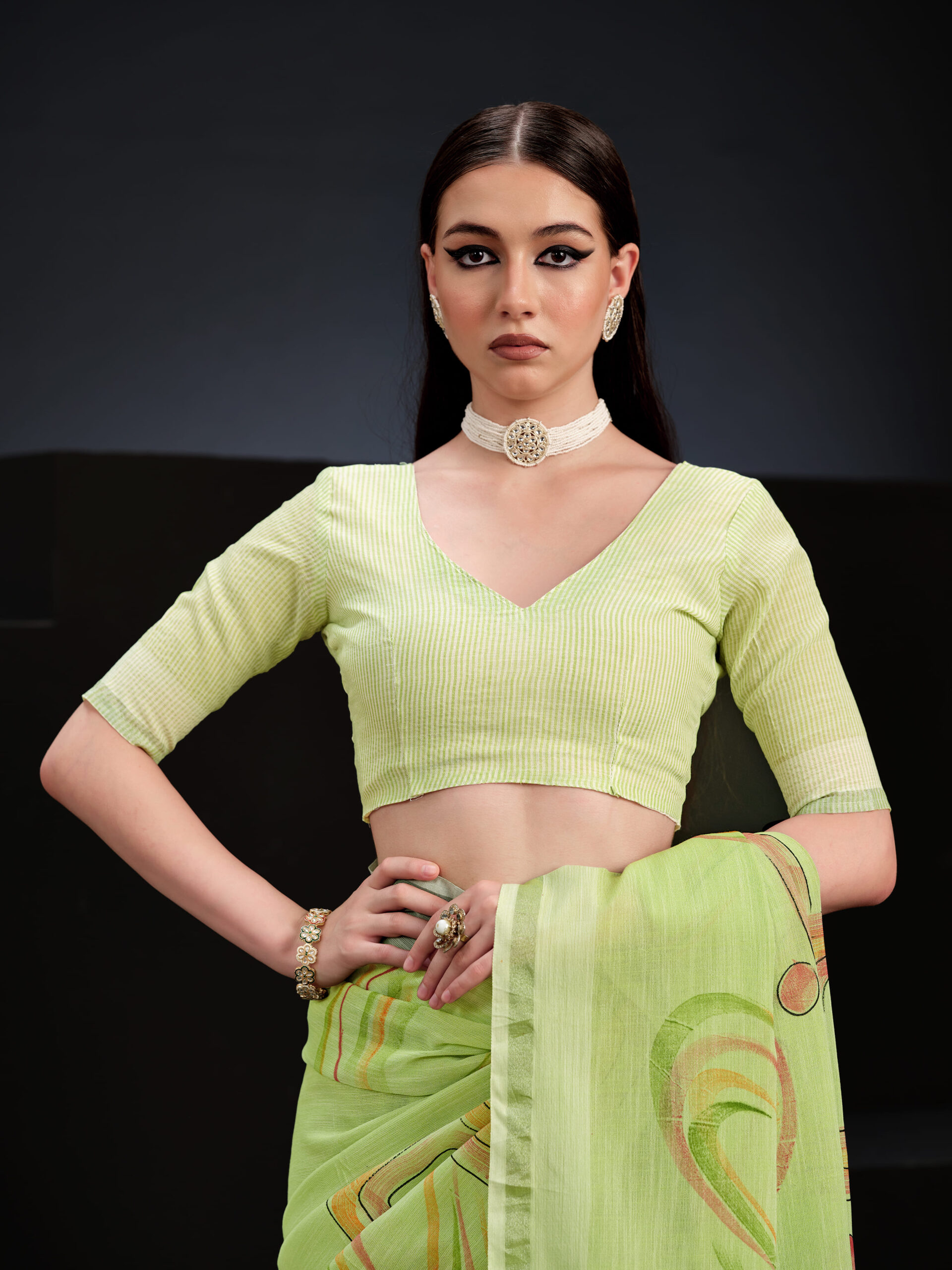 Lettuce Green Linen Saree with Hand Print and Simple Design – 