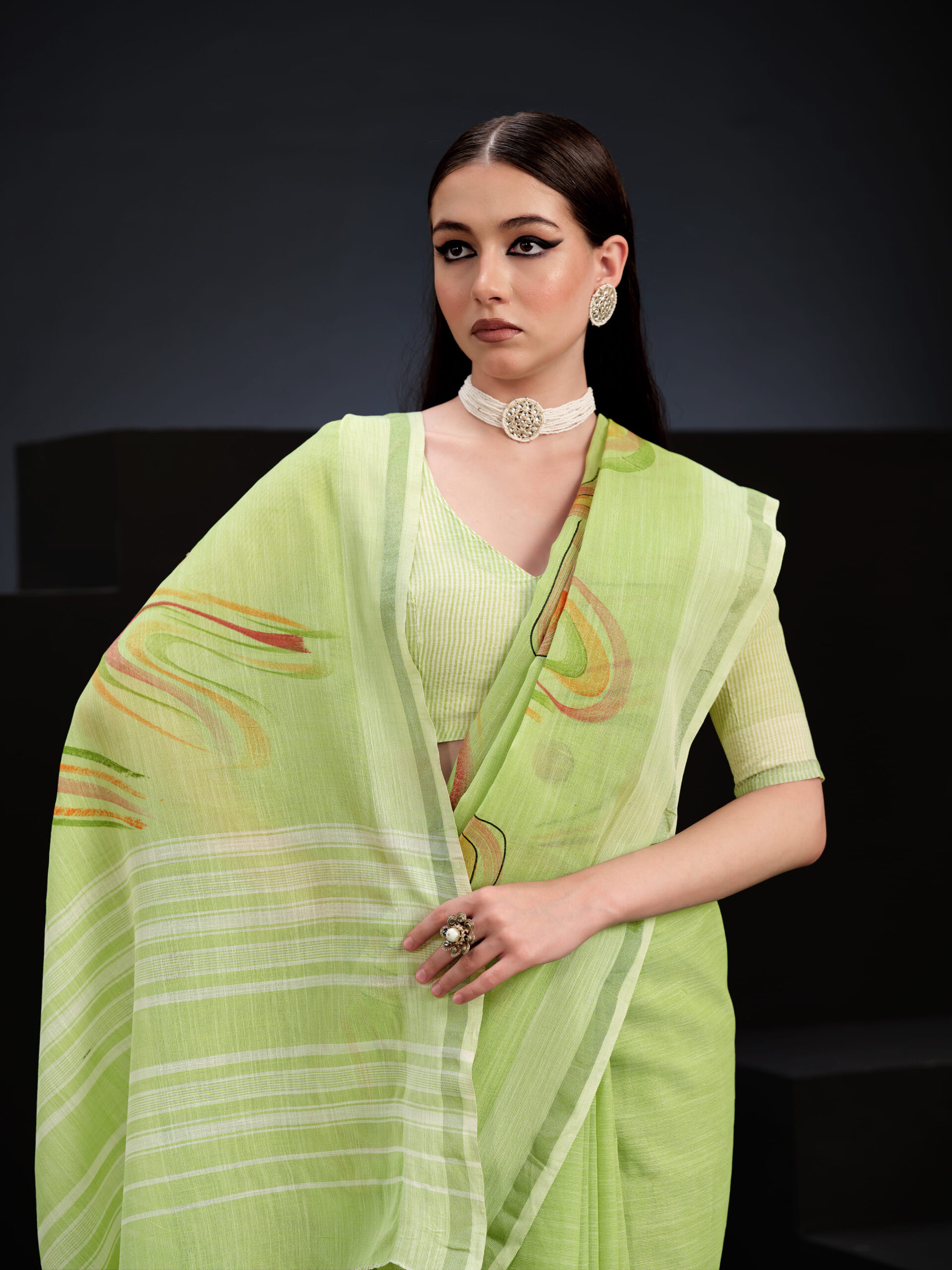 Lettuce Green Linen Saree with Hand Print and Simple Design – 