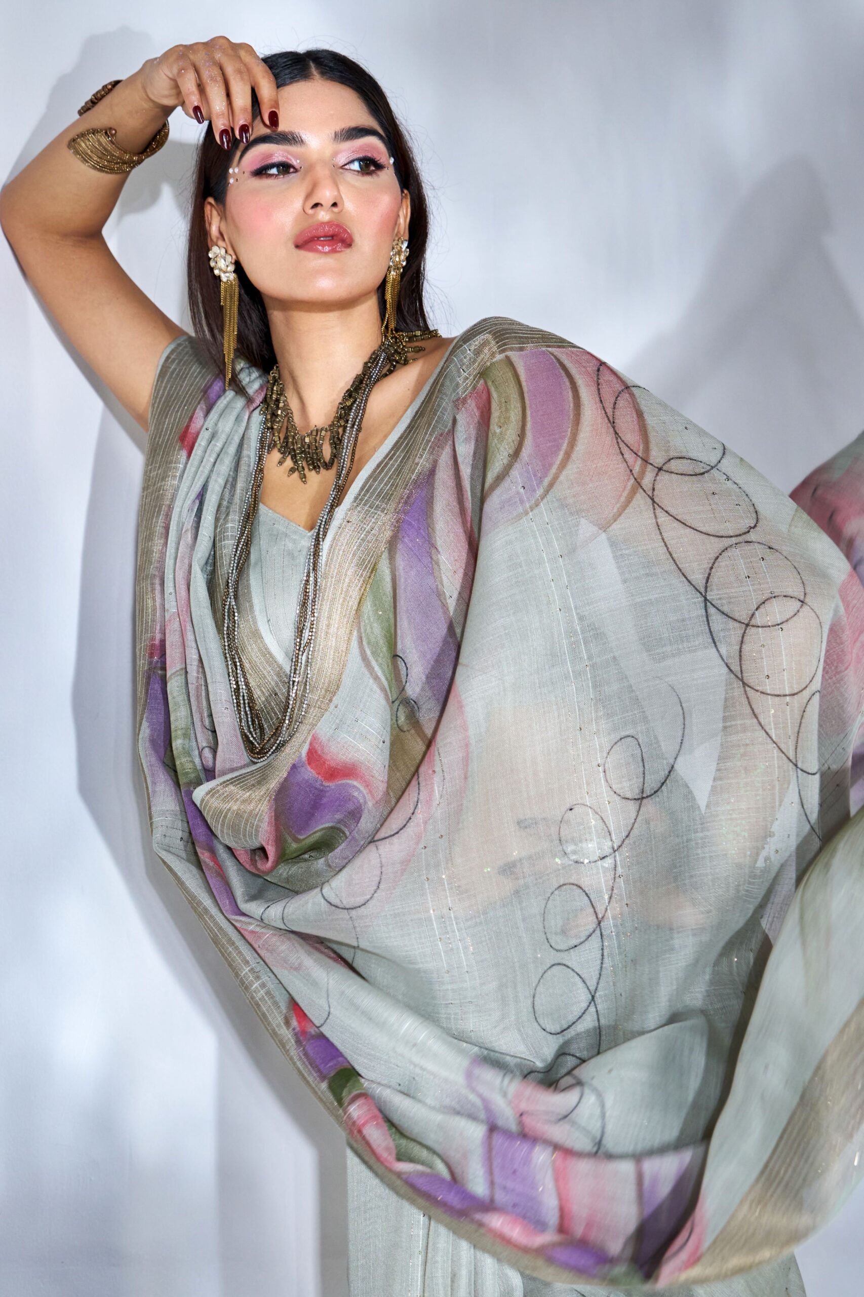 Gray Linen Saree with Hand Print Design – 