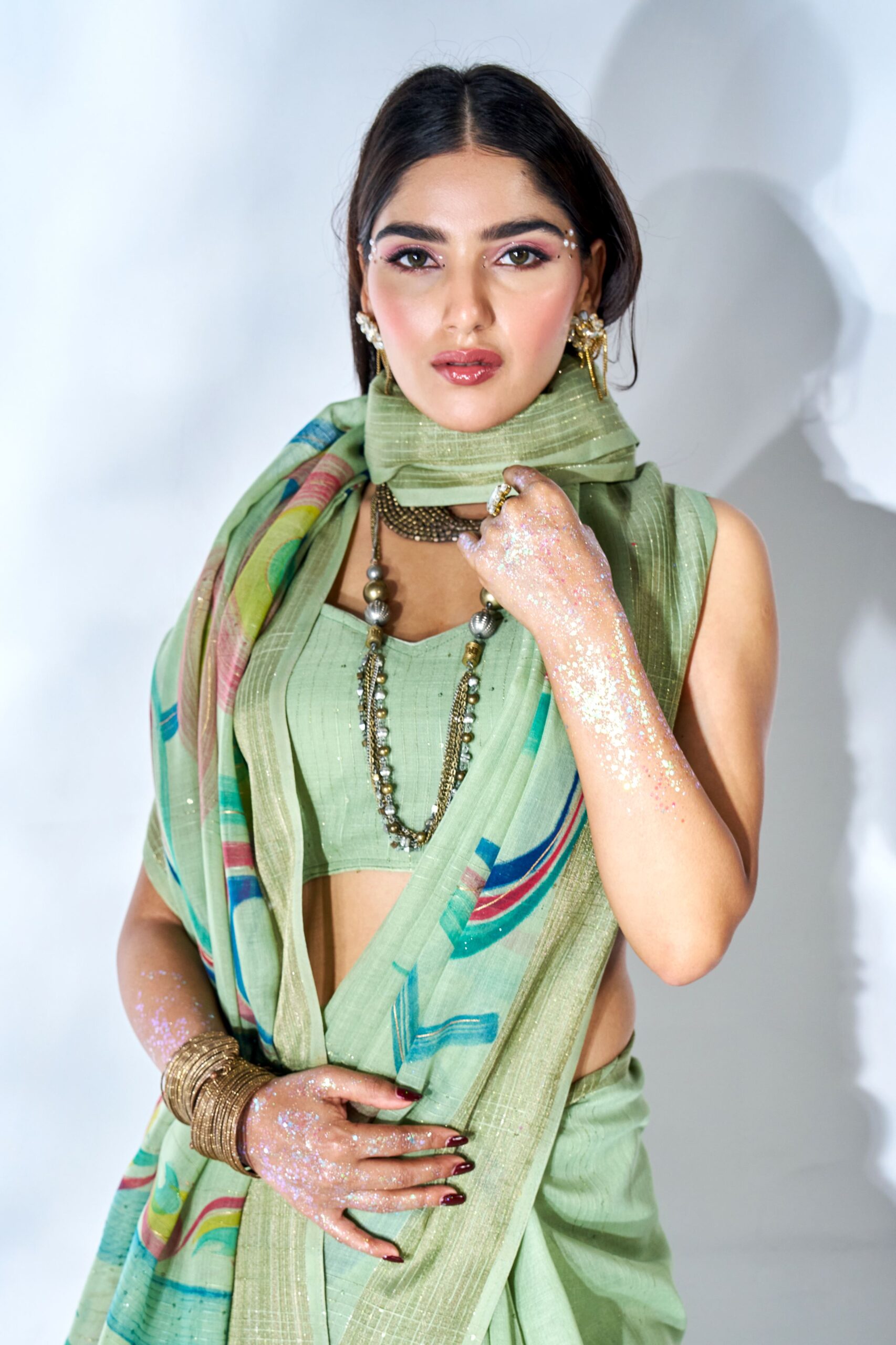 Dusty Green Linen Saree with Hand Print Design – 
